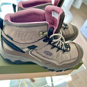 Keen Waterproof Targhee IV Mid ankle 9W Women's Hiking Boot